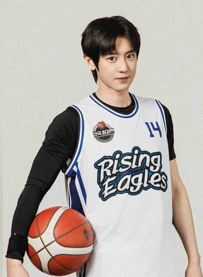 Chanyeol and Minho, SM seniors and juniors, face off in the new 'Hot-Blooded Basketball C…