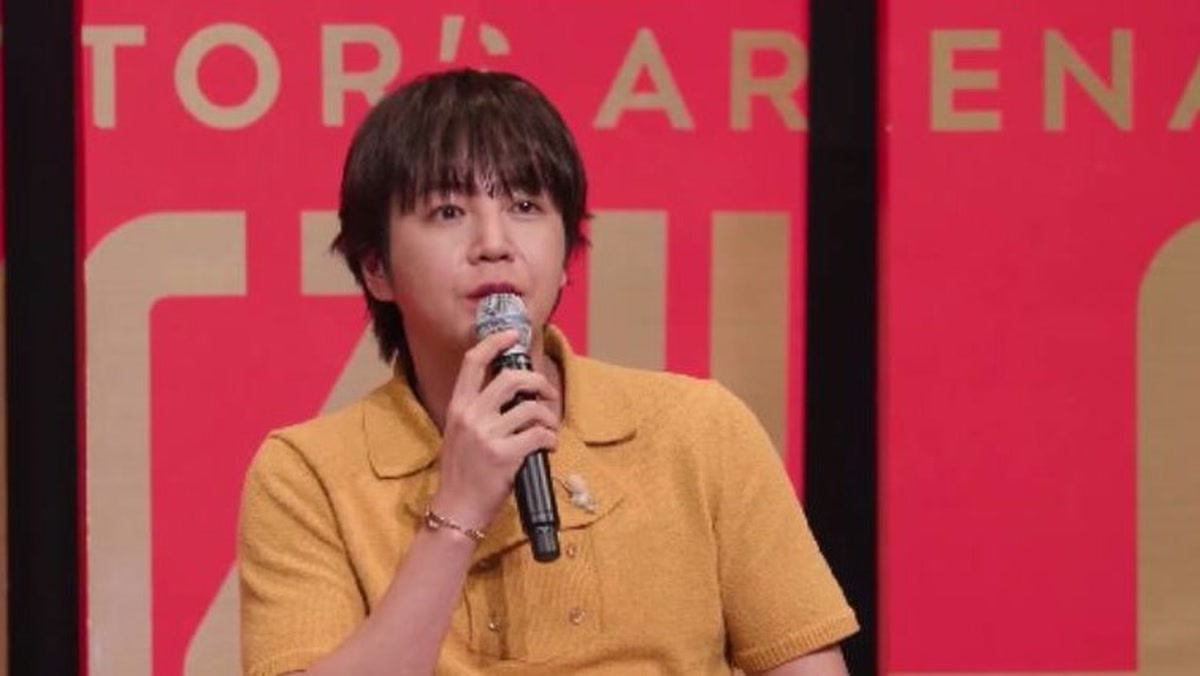 Lee Ju-seung, quien donó la totalidad de los 100 millones de wones de su premio, y su mic…