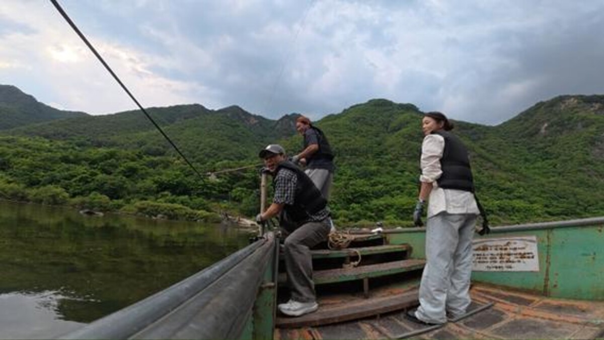 Casa de tierra en las remotas montañas de Yeongwol, accesible solo en bote de cuerda, pro…