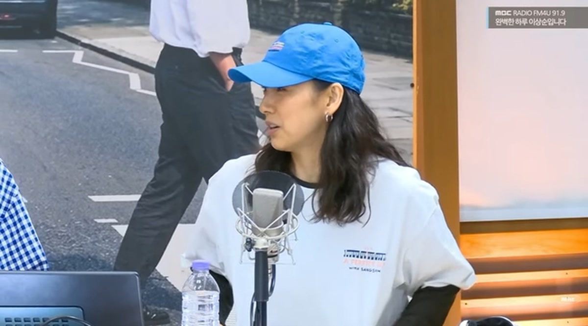 Lee Hyori and her husband Lee Sang-soon, to promote radio goods