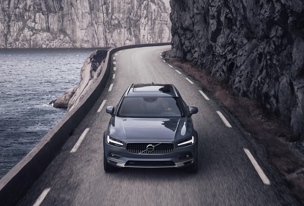 볼보, 300마력 하이브리드 엔진 'B6' 라인업(XC90, S90, V90, XC6) 공개