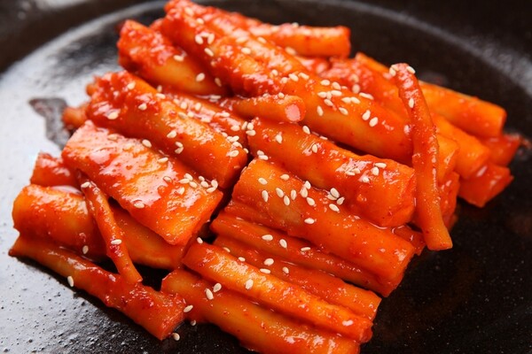더덕은 사포닌 외에도 단백질, 당질, 섬유질, 인, 철, 칼슘을 고루 함유하고 있다. 
