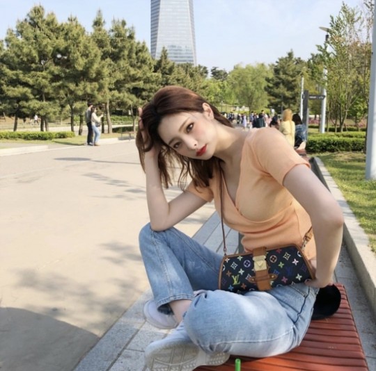 학창시절이 평범하지 않았다고 고백한 '모델 변정하'