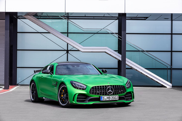 정통 고성능 스포츠카 ‘더 뉴 메르세데스-AMG GT R’ 국내 최초 출시