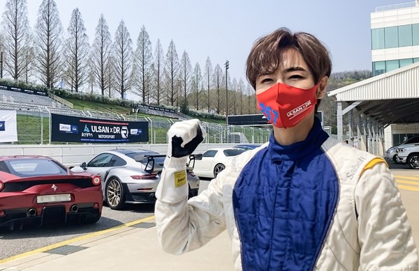 가수 정동하가 카레이서에 도전한다