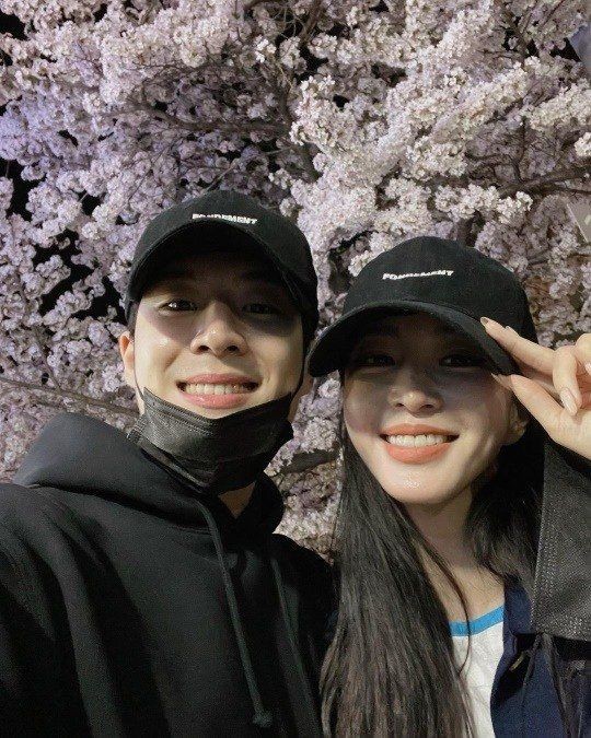 한예슬, 10살 연하 류성재와 꽃놀이 데이트 근황