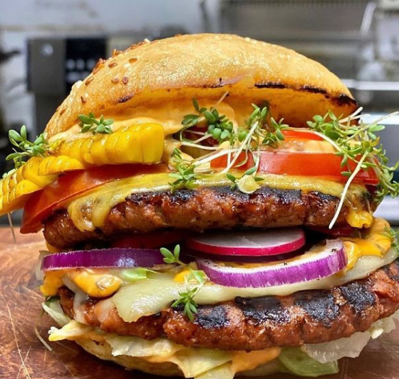출처=비욘드미트 인스타그램