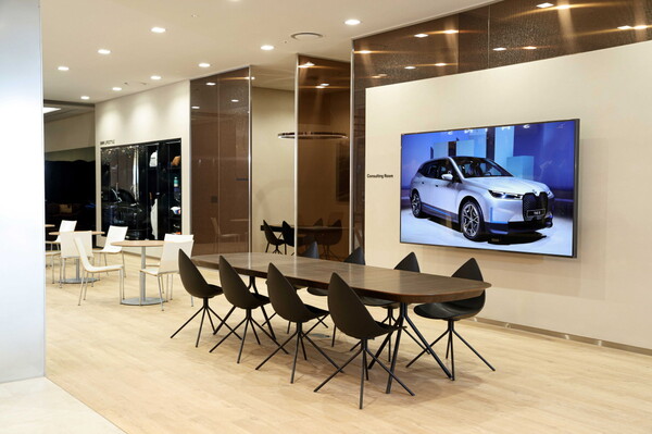 코오롱 모터스 BMW 대전신세계 전시장_고객 상담존