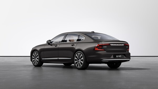 볼보자동차 S90 후측면