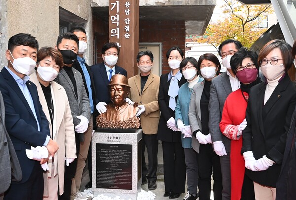 수원시, ‘용담 안점순 기억의 방’ 개관·용담 안점순 기림비 제막식