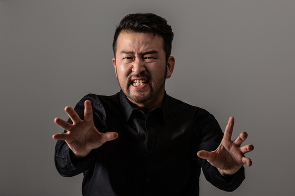 욱하는 우리 남편, 너무 무섭습니다