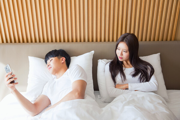 침묵 고문을 하는 남편