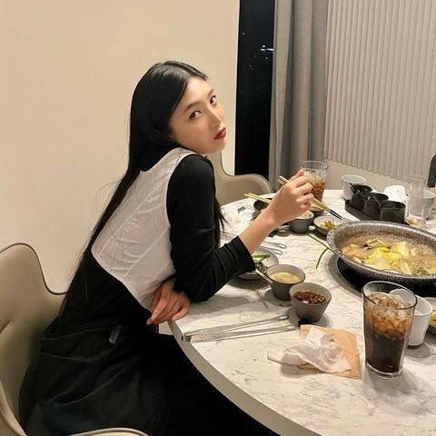 고급 레스토랑부터 명품 비키니 자태까지... 레드벨벳 멤버들의 근황