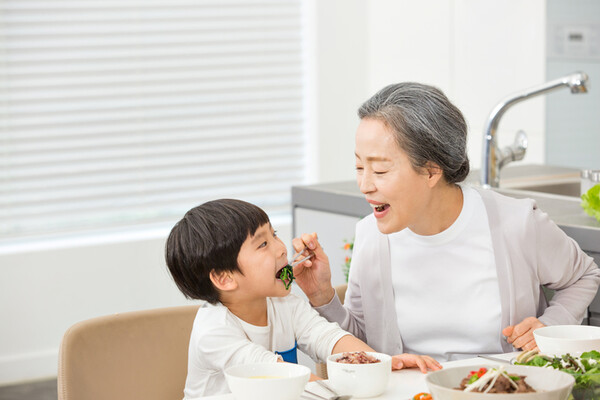 남편에게는 고기, 나에게는 비계만 주는 시어머니
