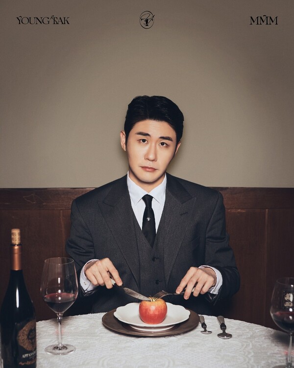 영탁, 첫 정규 앨범 'MMM' 콘셉트 포토 공개. "남다른 수트핏"