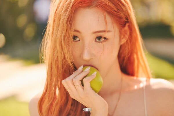 선미, '열이올라요' 콘셉트 포토서 눈부신 비주얼 과시. "트랙리스트 화제"