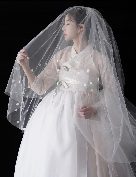 야옹이 작가, 남친과 결혼식 올렸다…전남편·나이·성형 ‘재조명’