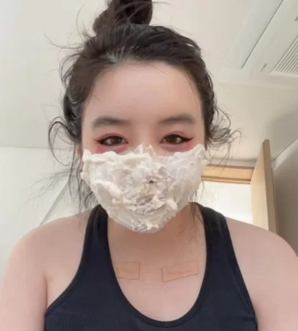 박봄, 쇄골에 상처 무슨일? 얼굴에 가득 칠하고…