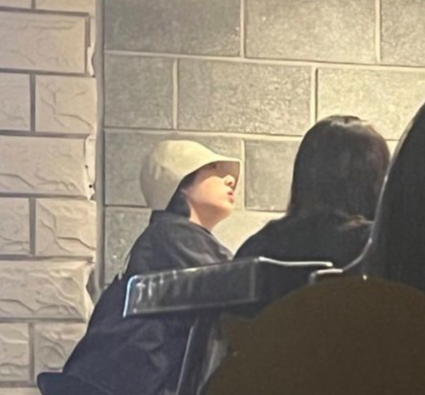 BTS 정국, 여자친구와 제주서 데이트 포착? 팬들 루머에 분노