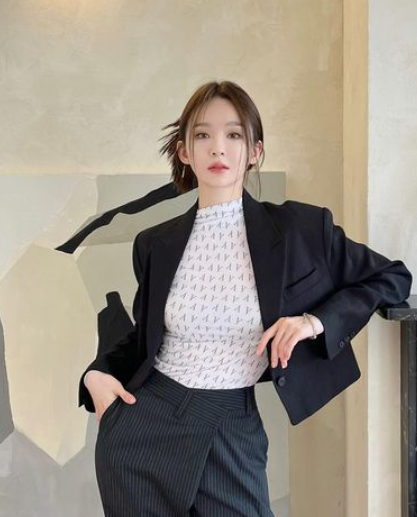 "야근 시 어떻게 할 거냐 물어봐" 강민경, 쇼핑몰 '열정페이' 논란