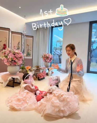 '박민영 전남친 논란' 성유리, 쌍둥이딸 공개 "집이 호텔 같네"