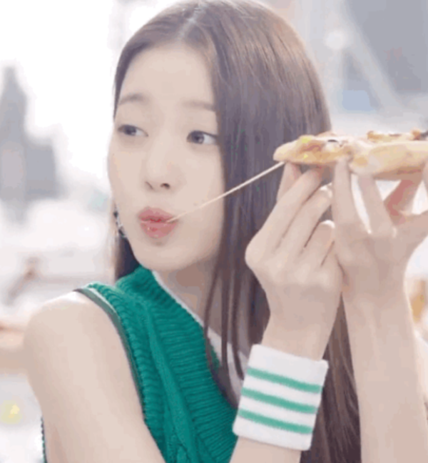 장원영, 피자 광고 욕먹는 이유는? "드럽게 맛없게 먹네"