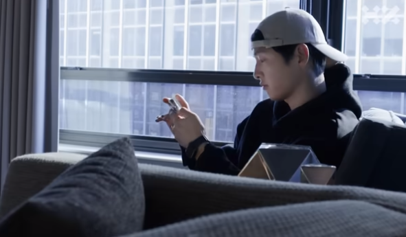 송중기 연애, 외국에도 퍼졌나? "외국인이 알아봐 신기"