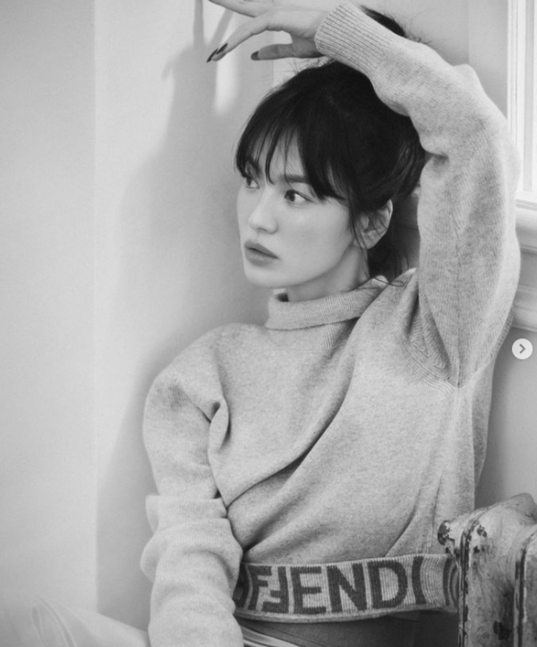 "연진아! 고데기로 아무리 지저도 나 이정도야!!...송혜교 B컷 화보 공개