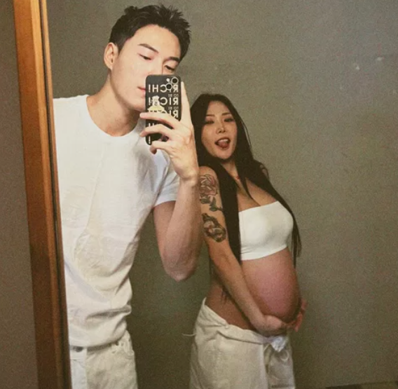 허니제이, 속옷도 안 입고 파격 브라톱 만삭 화보