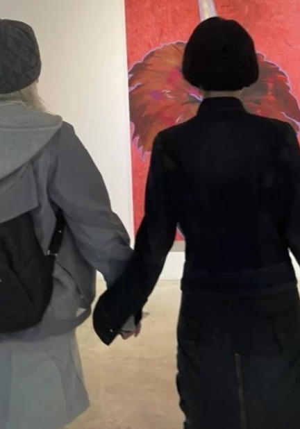 현아-던, 진짜 재결합? 손잡고 전시회도 같이 관람