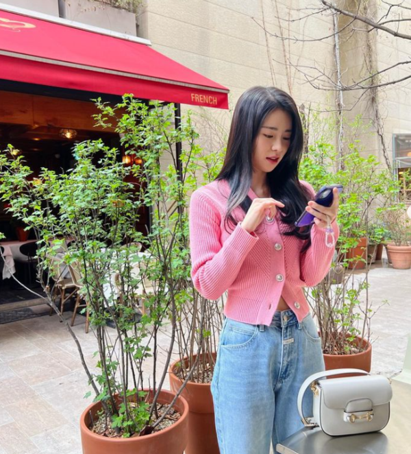 임지연, 봄날 화려한 외출......"연진아! 핑크옷 입는다고 착해지니"