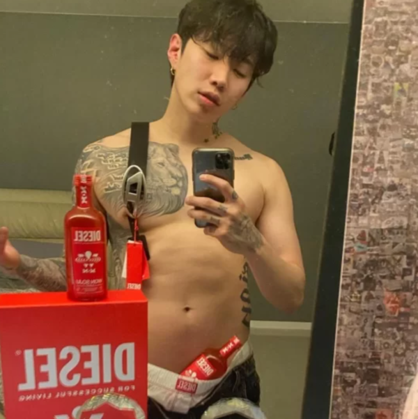 박재범, 상의 탈의에 팬티 속 거대한 물건 '충격'