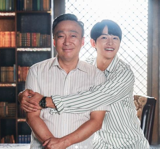 송중기, 송혜교 의식했나? '백상' 불참 눈길