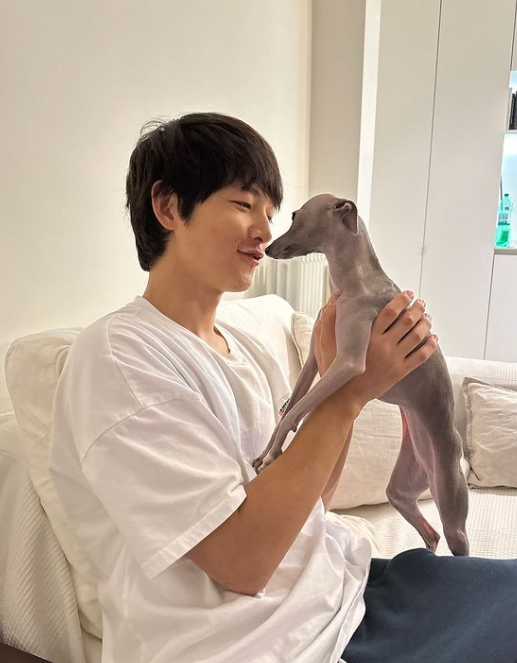 송중기, 아내 케이티와의 근황+길거리 데이트 공개