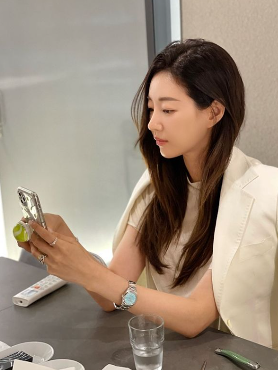 자기관리의 끝 김사랑이 라면을? 캐리어 가득 담아