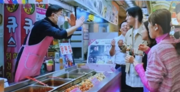 망원시장 위생 논란 日 개그맨, 사과는 아나운서가?