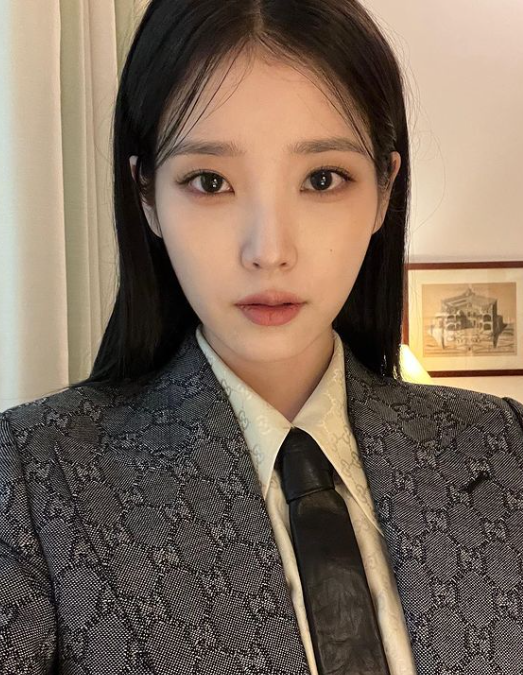 아이유, 태국 셀럽과 볼뽀뽀까지 "이종석 질투할라"