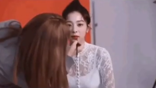 설인아 갑질 논란? 메이크업 스태프 괴롭히는 영상 화제