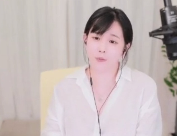 '도박 논란' 김이브 근황에 "200만원 쏘면 식사 데이트"
