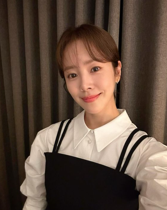 한지민, 남자 엉덩이 만지고 다닌다? "우려가 있다는 이야기 들었지만…"