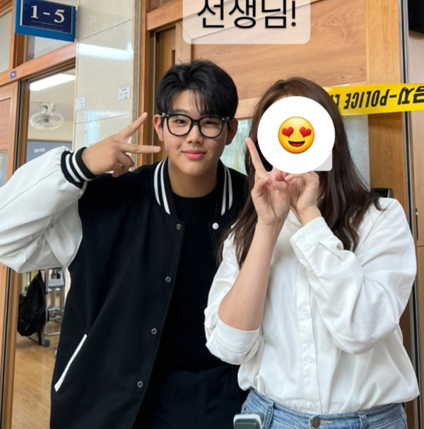 이종혁 아들 이준수 근황, 선생님 옆에서 '매너 다리'