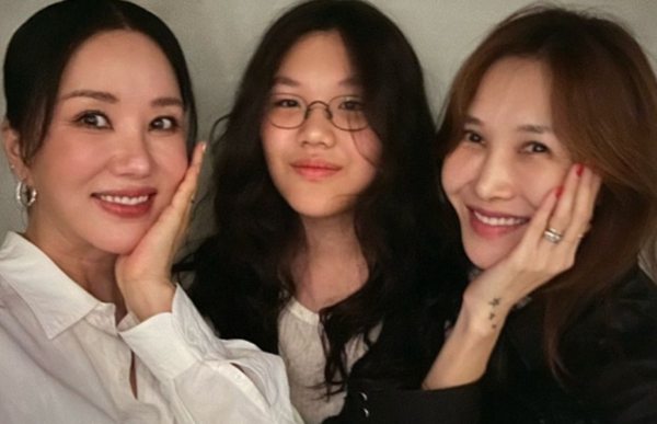 엄태웅 딸 엄지온 근황, 엄정화와 함께 '찰칵'