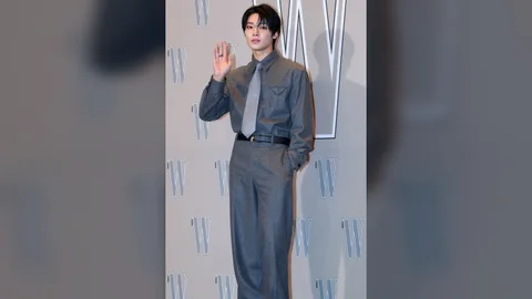 방찬, 청담동 휩쓴 데님 셋업 스타일링