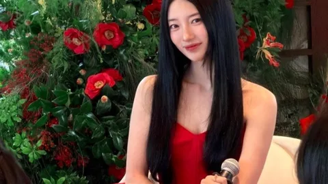Suzy catches eyes with her 'front tooth smile' in a red dress
