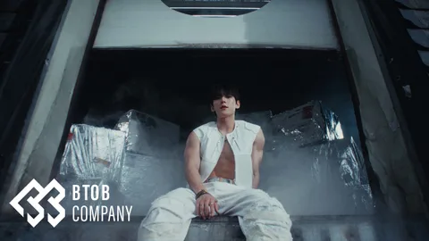 BTOB ミニョク、ノースリーブを突き抜ける圧倒的な腕の筋肉