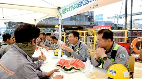 HJ중공업·협력사 직원들, “시원한 수박으로 더위 이겨요”