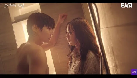 Hwang In-Yeop y Lee Hye-ri, reencuentro tras 15 años y cercanía en el baño de un hotel