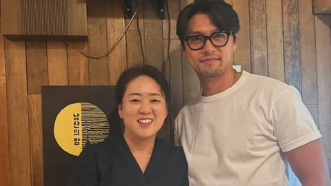 Hyun Bin captado en el set de grabación de YouTube 'Yunjumo' tras terminar sus vacaciones