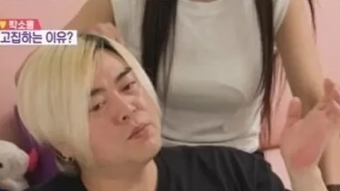 Moon Hee-joon regresa con su icónico "curtain hair" para celebrar su 30.º aniversario de …