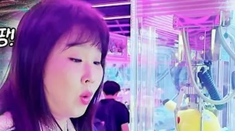 Kim Min-kyung lucha durante 30 minutos en una tienda de peluches en Nowon